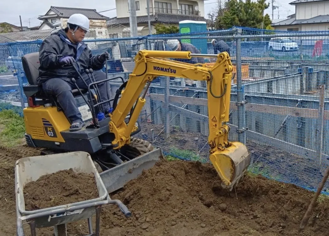 土間コンクリート施工の前に大切な基礎工事とは？<br>外構工事の仕上がりを左右する下地づくり。