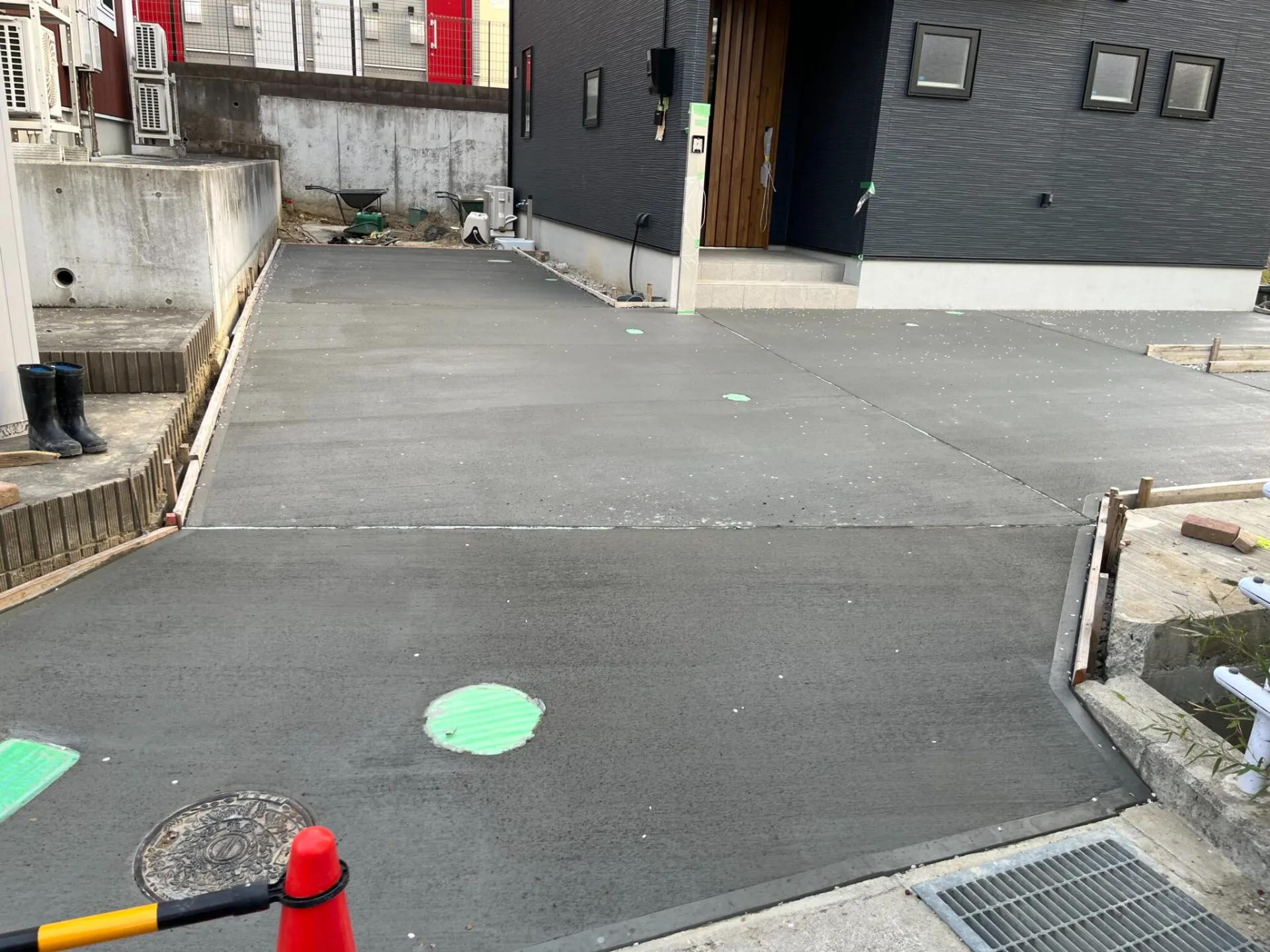 【仙台市】土間コンクリート施工で雑草対策と快適なお庭づくり。<br>外構工事施工事例。