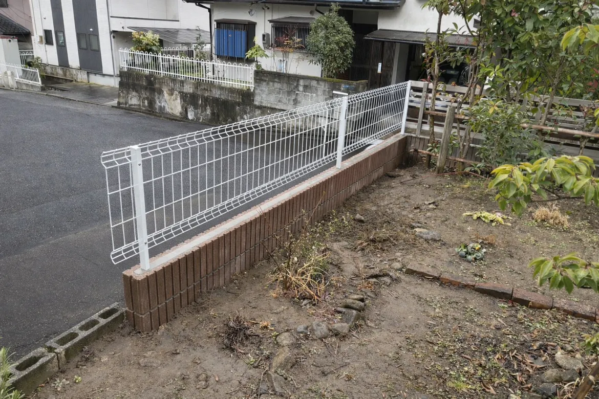 【仙台市】フェンス工事施工事例<br>目隠しフェンス・メッシュフェンスで快適なお庭へ。