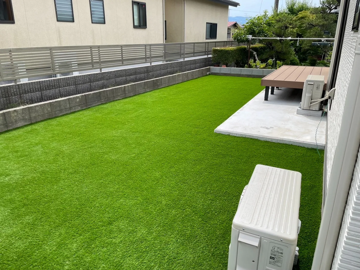 【仙台市】外構工事　人工芝・目隠しフェンス・土間コンクリート施工。